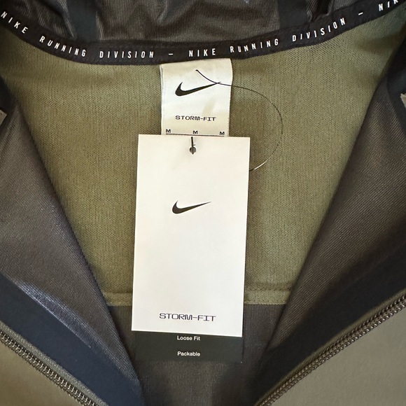 Nike Running Division Wind/Rain Jacket - Picture 11 of 14